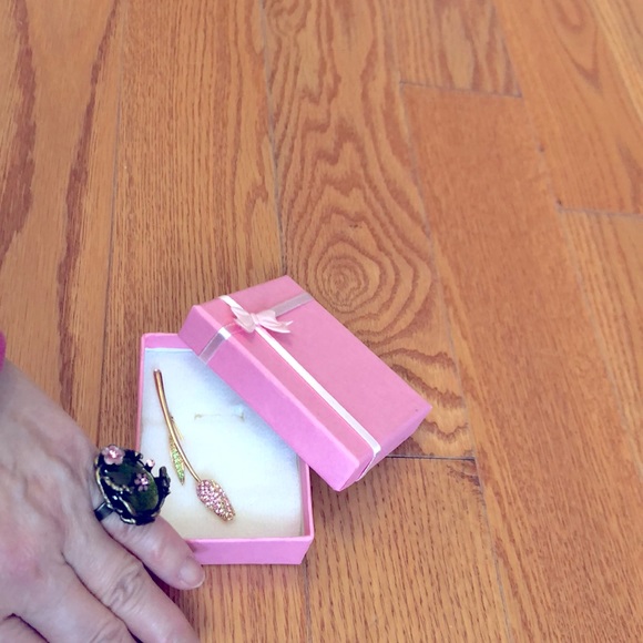 Brooch & Ring Set - Picture 3 of 4